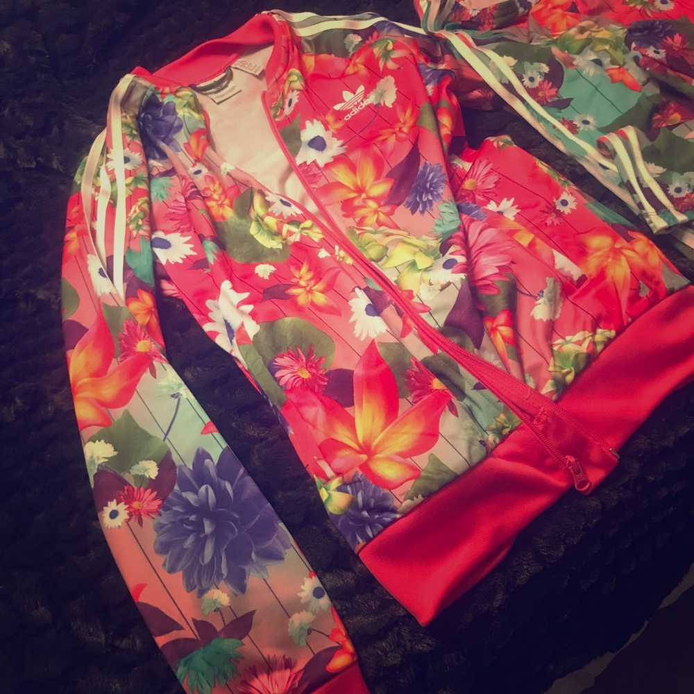 14-15 youth XL fits women who wear a small